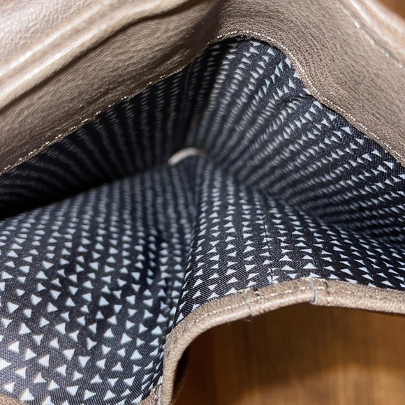 Vera Bradley Organizer, Book Cover, & Antik Kraft Leather Wallet Crossbody - Picture 5 of 9